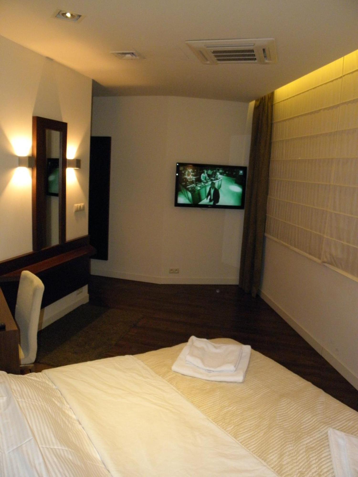 Villa & Spa Łomianki Δωμάτιο φωτογραφία